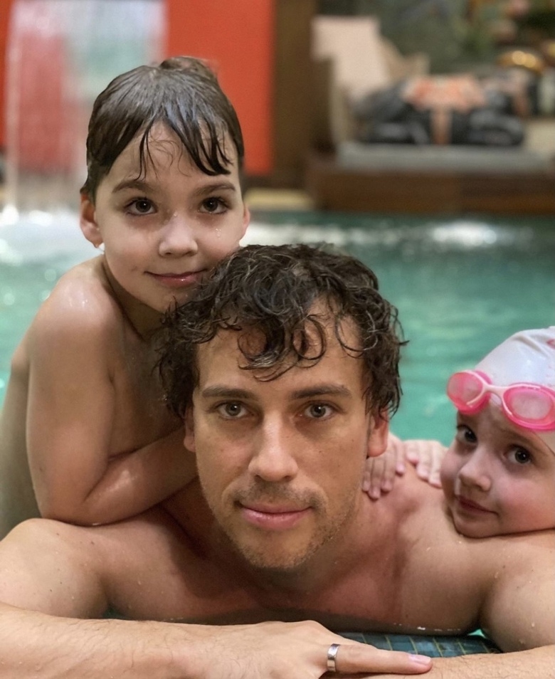 Максим Галкин с сыном Гарри и дочкой Лизой