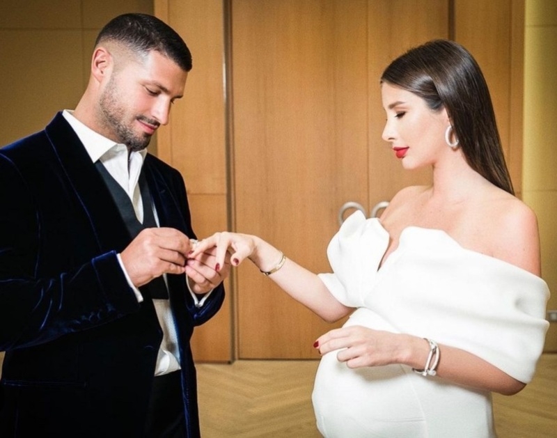 В конце ноября Кети Топурия вышла замуж за бизнесмена Льва Деньгова