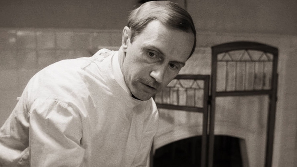 Борис Плотников в роли доктора Борменталя в фильме "Собачье сердце"