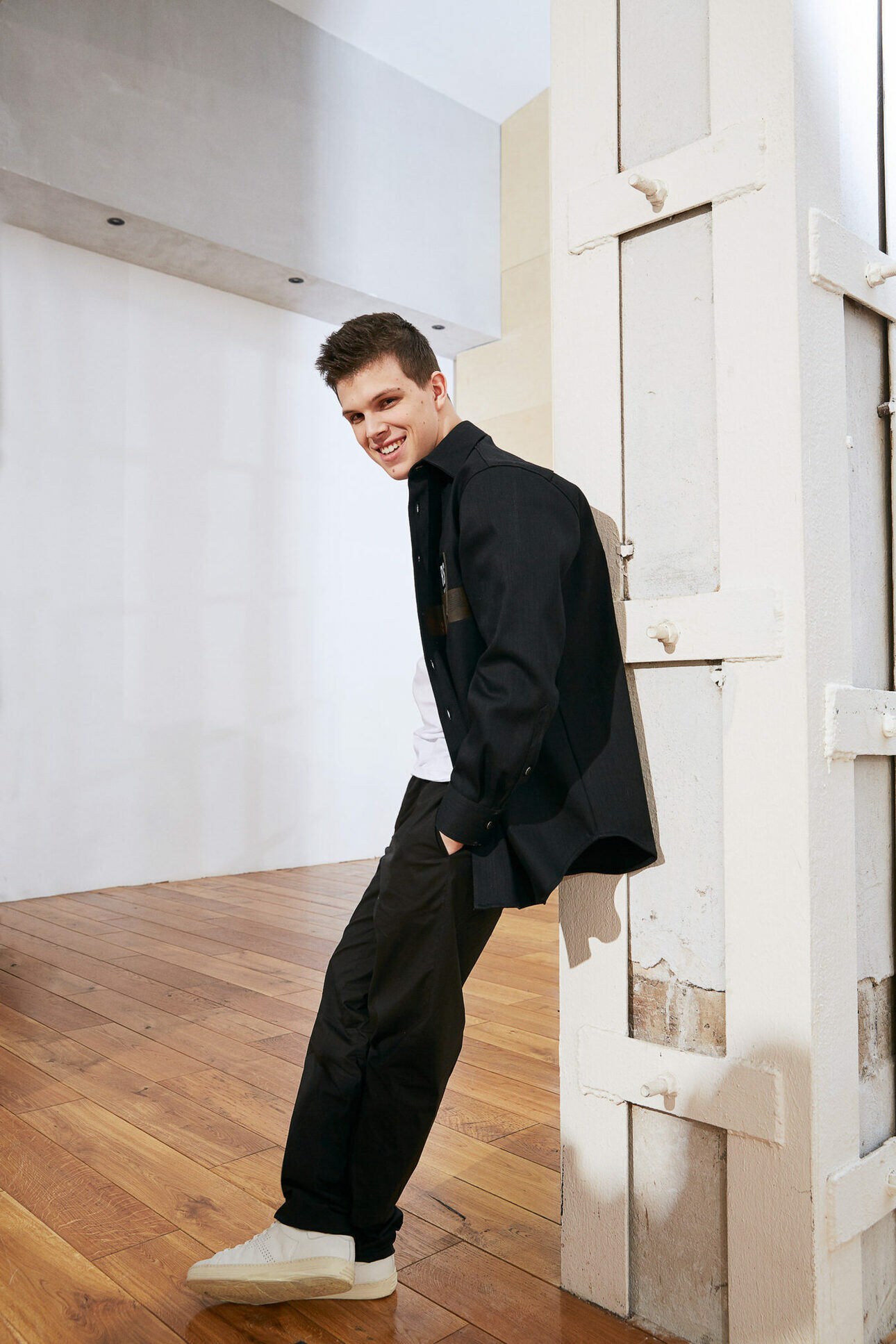 В юности актер также мечтал стать журналистом и экономистом