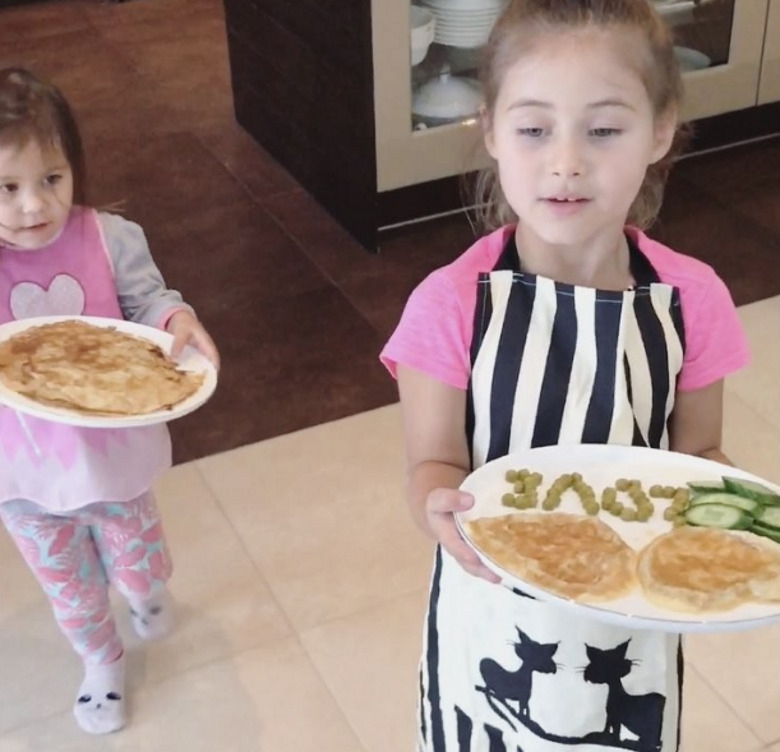 Дети не только едят мамину пищу, но и готовят сами