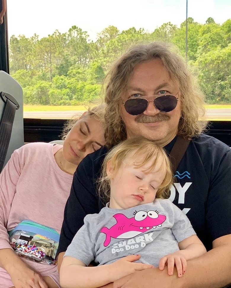 Игорь Николаев с дочерьми Юлией и Вероникой