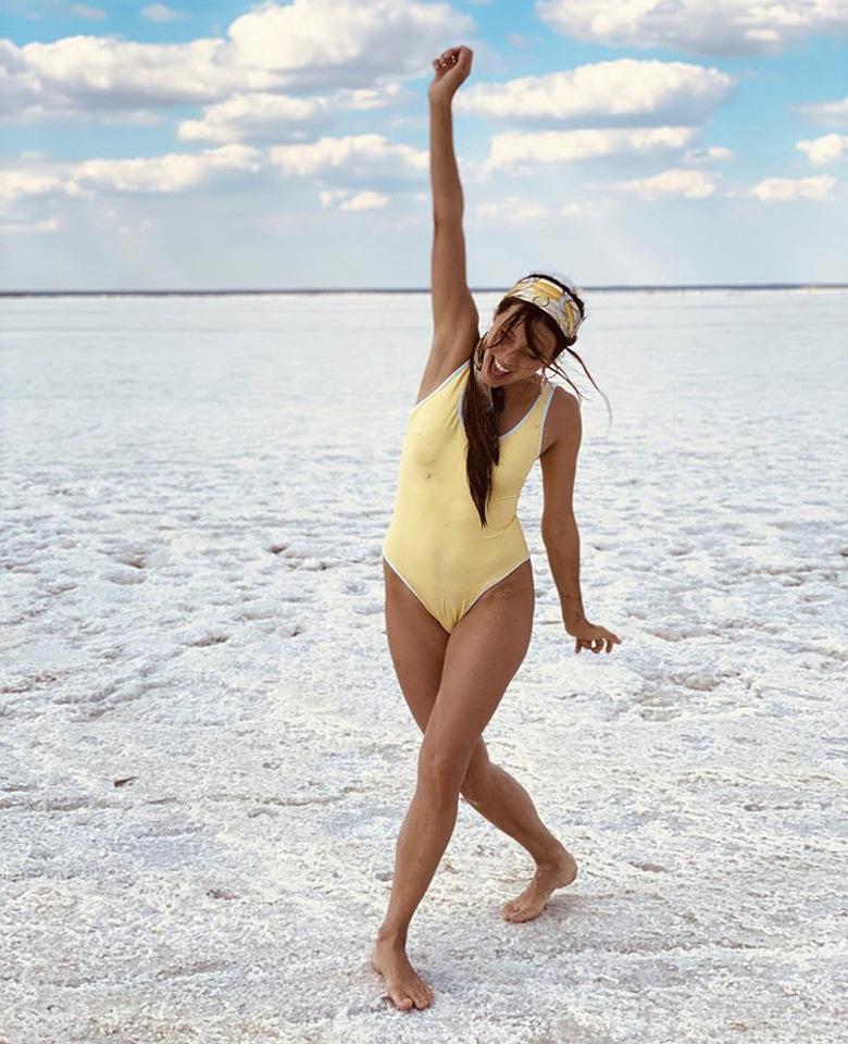 За фигурой следят все