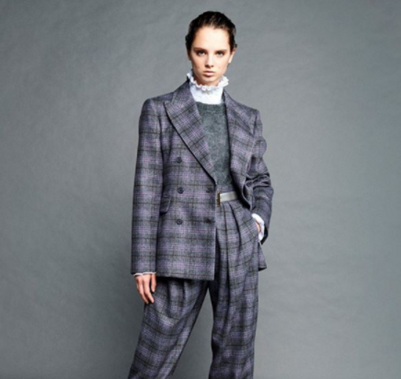 Рюши и галстуки: украшаем офисные блузы и сорочки