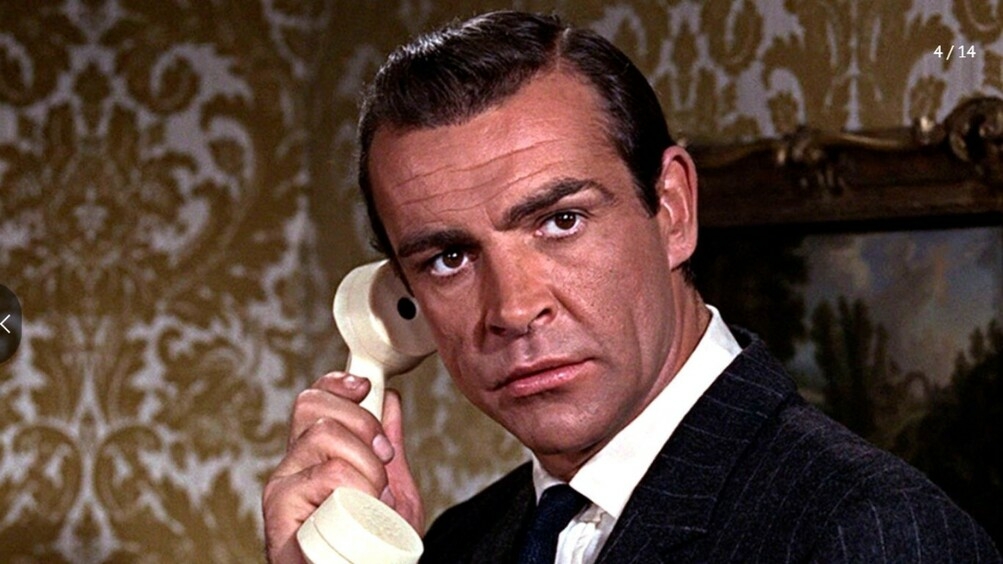 Шон Коннери в роли Джеймса Бонда