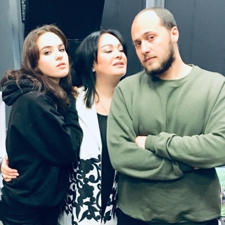 Лариса Гузеева со своими детьми