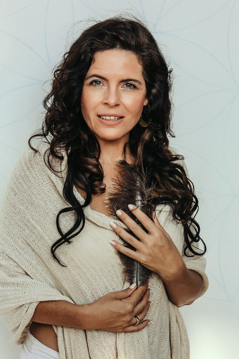 «Для русских женщин ценность любви крайне высока. Любовь, брак, воспитание детей - эти традиционные ценности близки женщинам в России, и это прекрасно!»