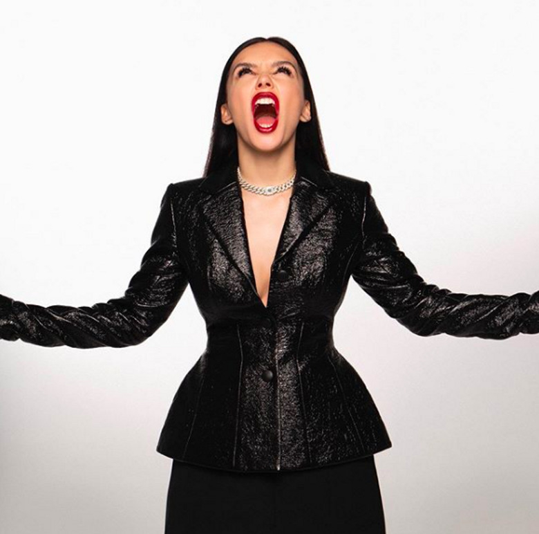 Фото Серябкиной разместили в рекламе эротического массажа: чем это оскорбило певицу