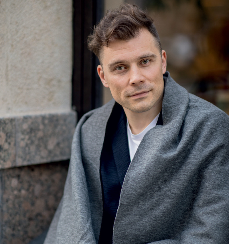 "Годы спустя я понял, что фактически ее бросил. Говорил, что уезжаю ради нас, нашего светлого будущего. При этом конкретного плана не было"