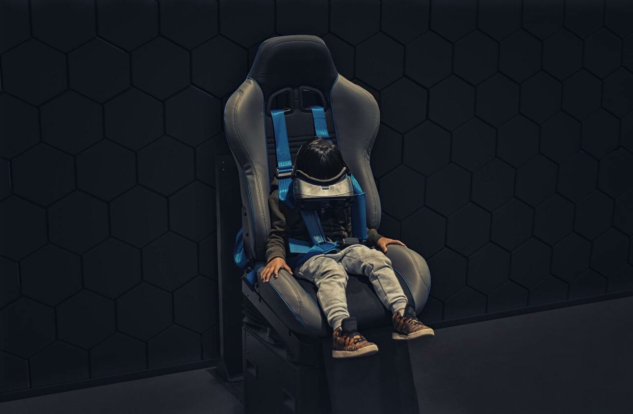 Не разрешайте малышу баловаться в машине