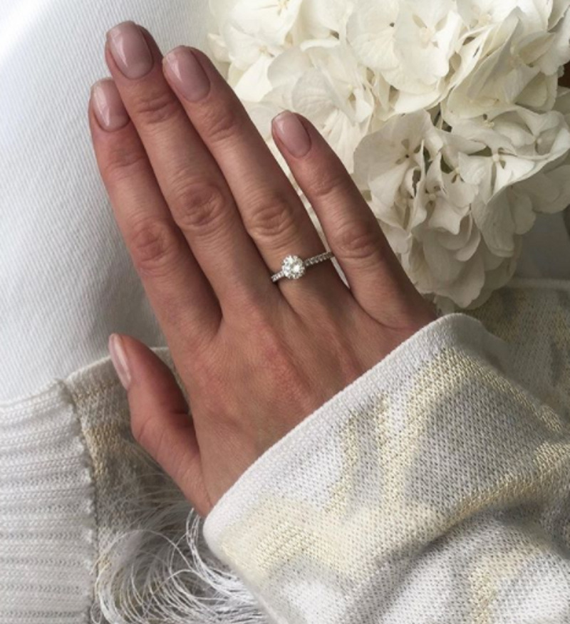 Кольцо, которое Алекса уже показала подписчикам