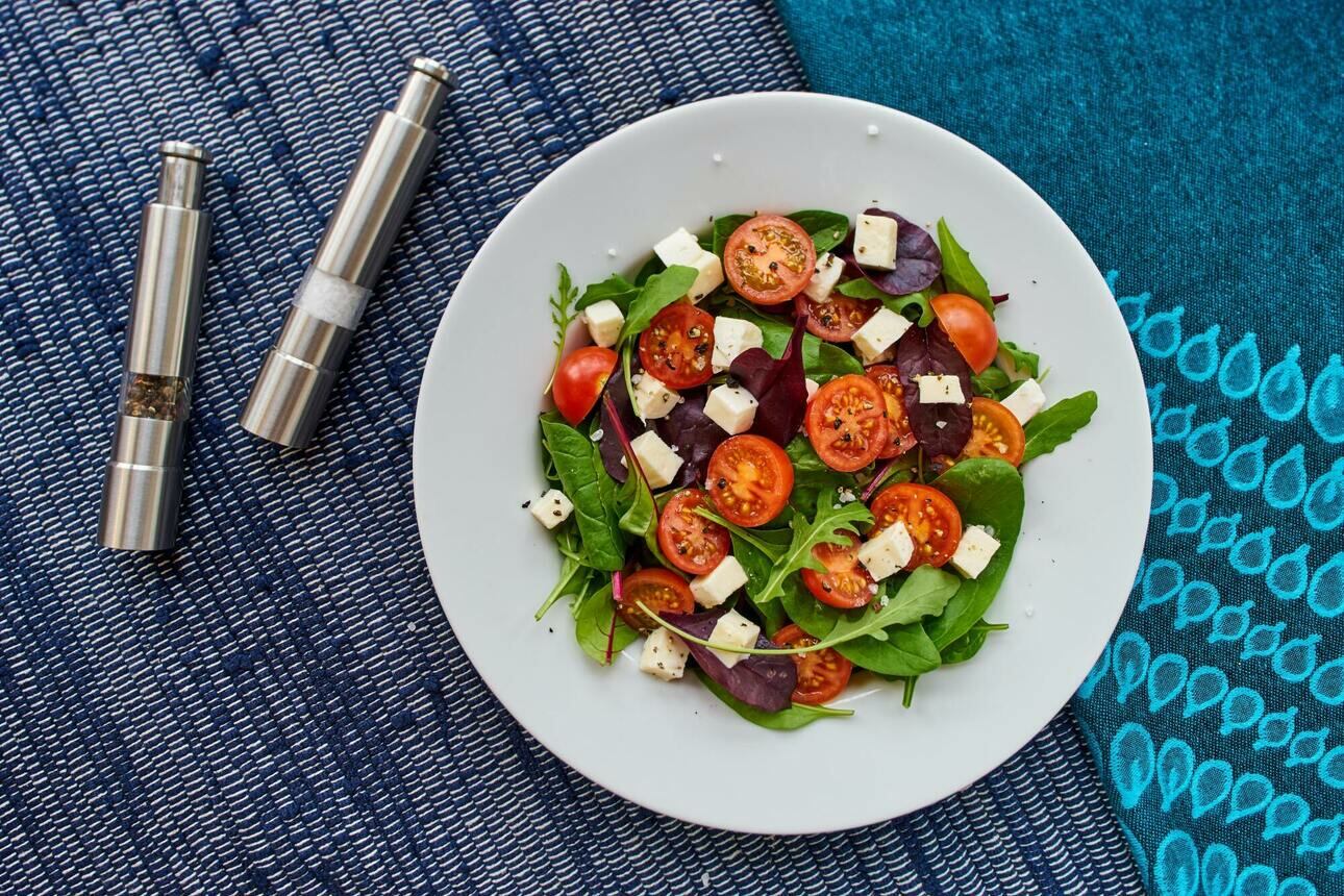 Готовьте салаты из свежих овощей