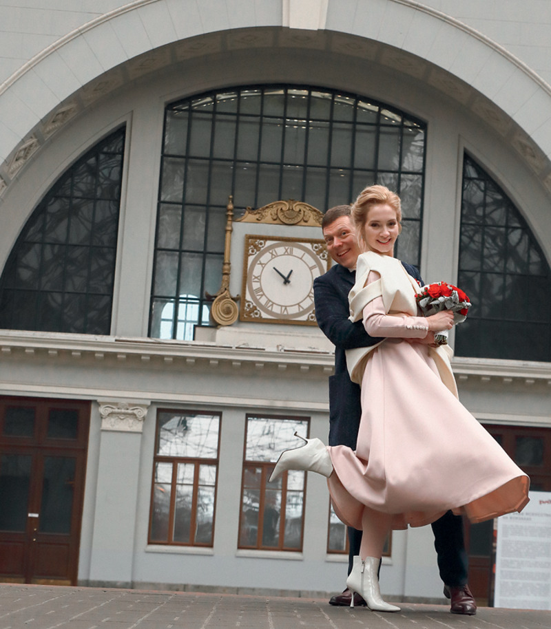 "Я знаю, что Маше оказывают знаки внимания, дарят цветы. Но это только повышает мою самооценку: она же свой выбор сделала. Завидуйте!"