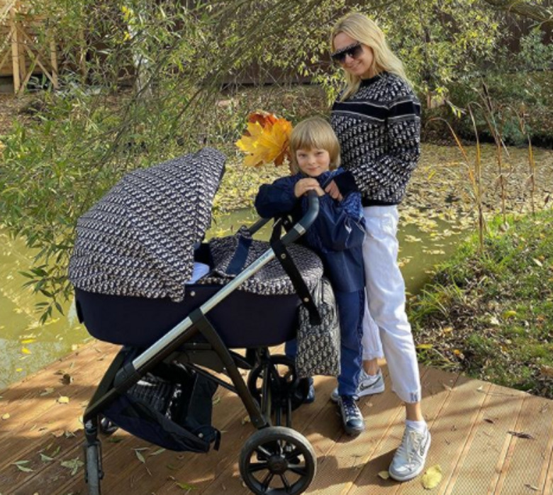 Яна Рудковская с младшими сыновьями