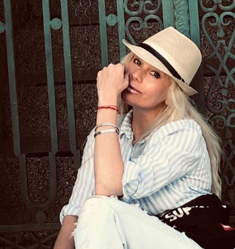 Елена Корикова