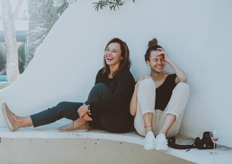 Сходиться в возрасте после тридцати непросто – это верно и для любовных, и для дружеских связей. Но качество этих связей с годами только возрастает