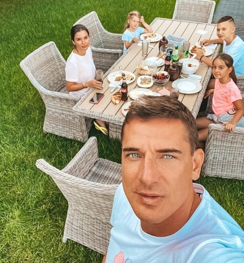 Ксения Бородина и Курбан Омаров с семьей