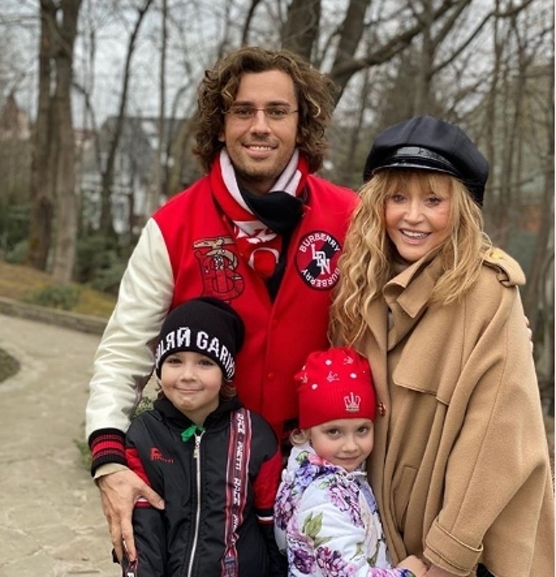 Алла Пугачева и Максим Галкин с детьми