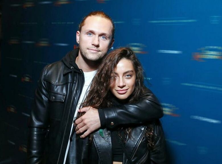 Влад Соколовский со спутницей