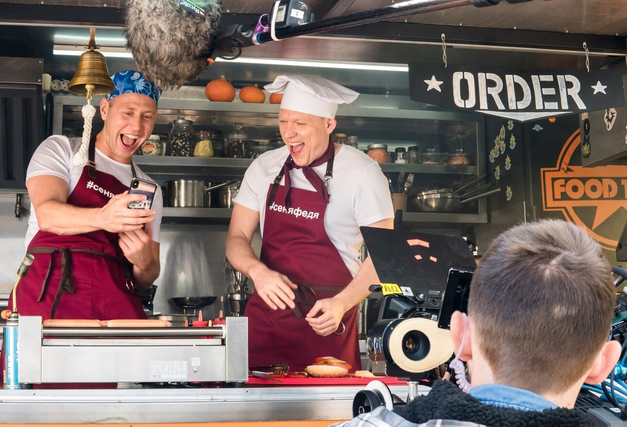 Михаил Тарабукин и Сергей Лавыгин сыграли заглавные роли в сериале "СеняФедя"