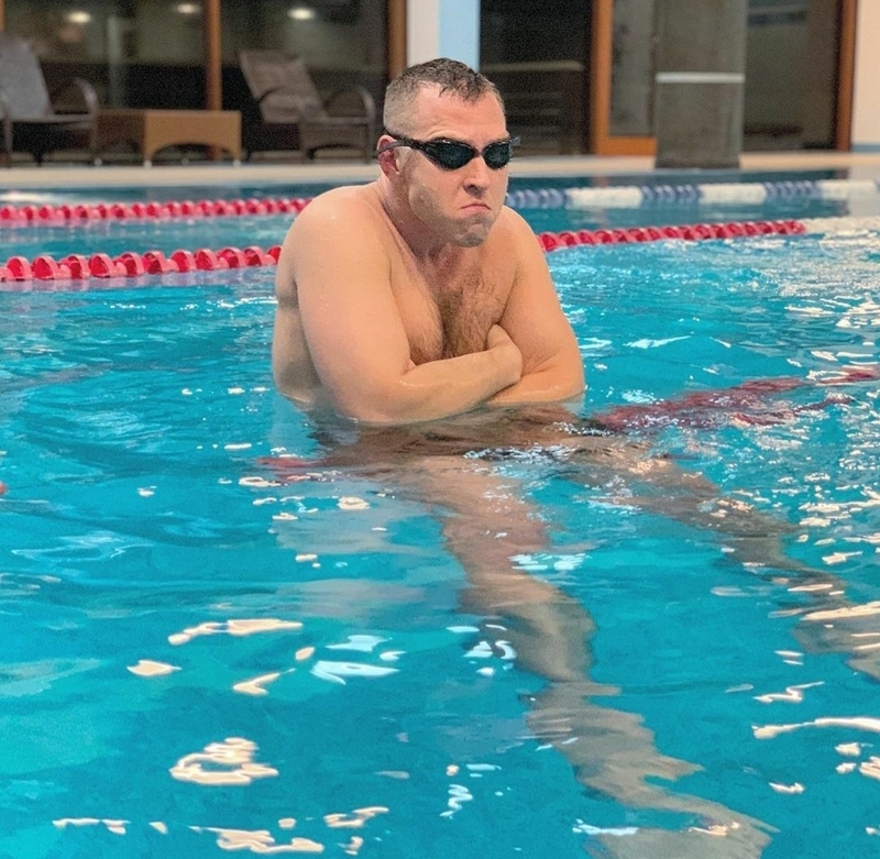 Михаил старается заниматься спортом, но в разумных пределах