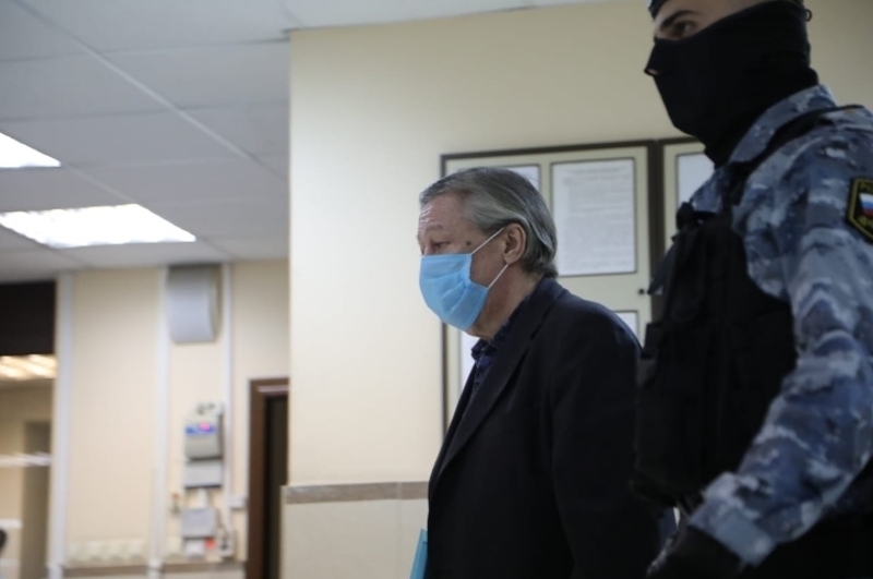 Ефремова повели в зал заседаний для вынесения приговора