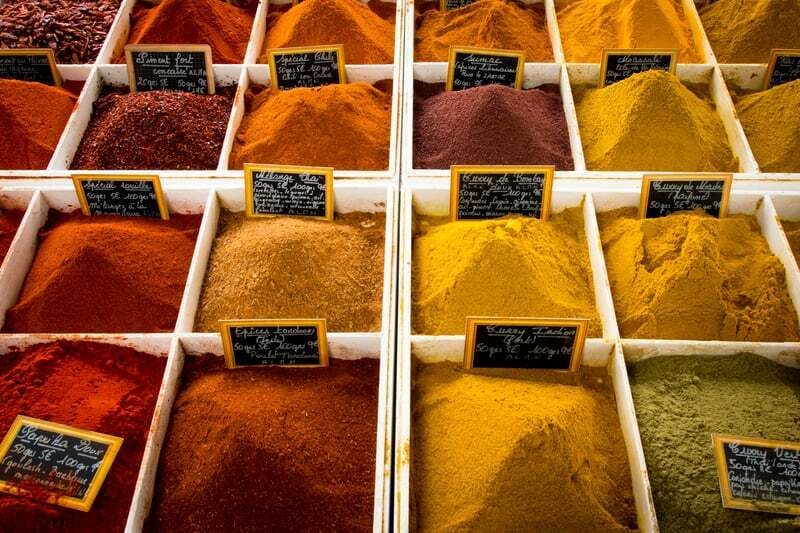 Специи нельзя хранить в открытом виде