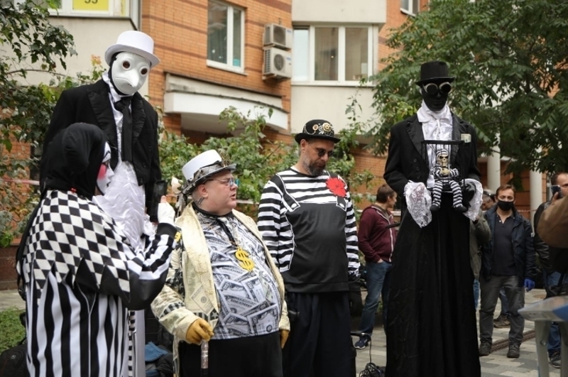 Около суда организовали флешмоб в поддержку Ефремова