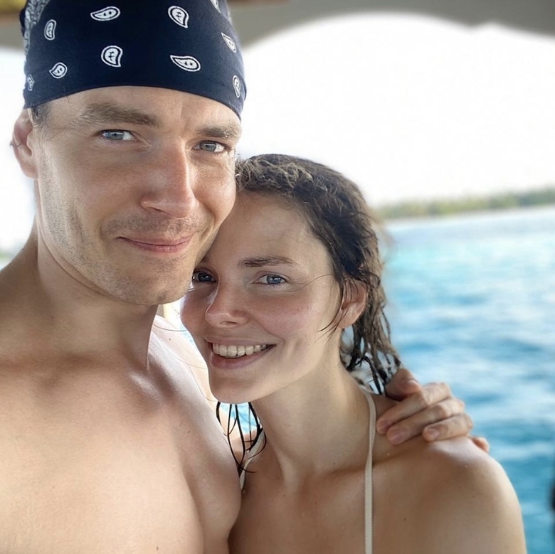 Пара предпочитает жить на свежем воздухе в теплое время года