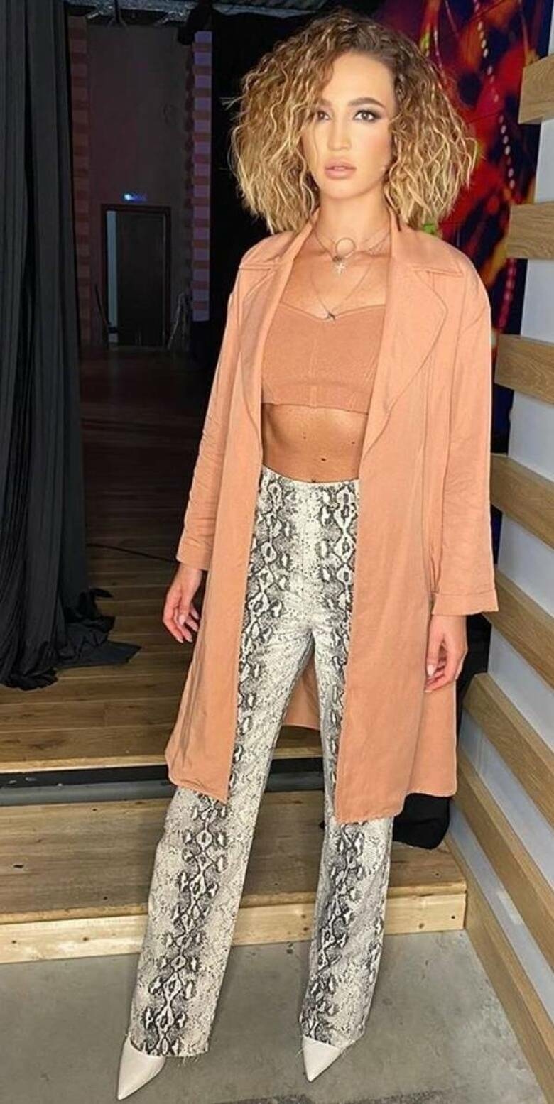 Ольга Бузова: косплей группы «Блестящие» в момент их боевой юности