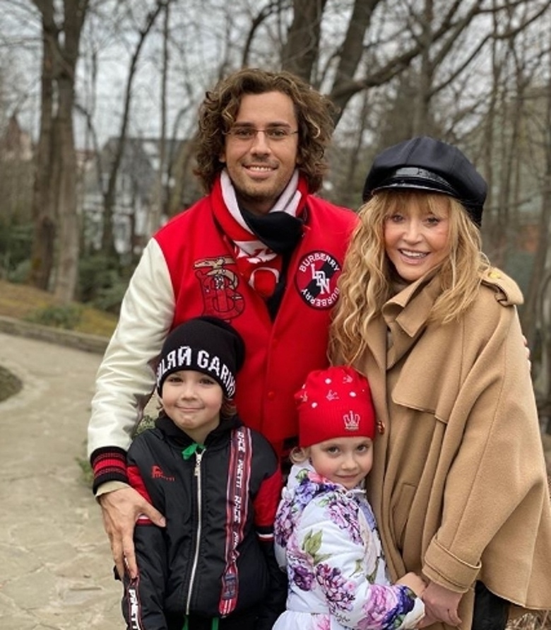 Алла Пугачева и Максим Галкин с детьми
