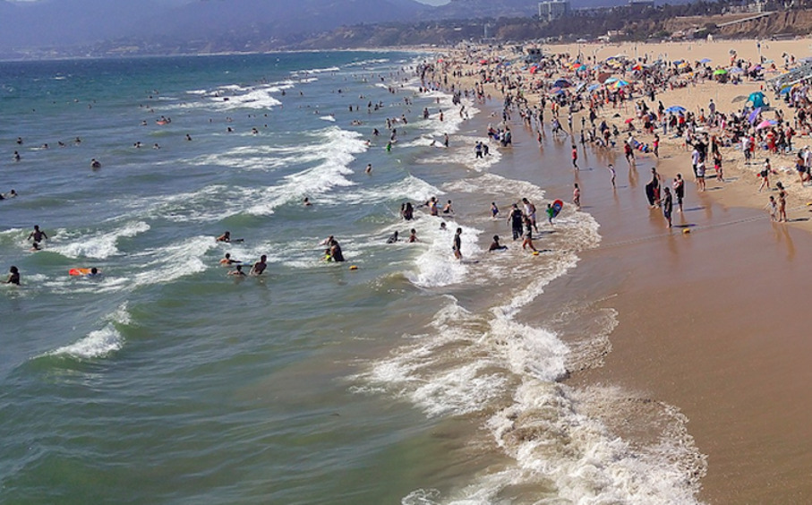 Теснота, очереди и хамство: на что жалуются отдыхающие в России отпускники