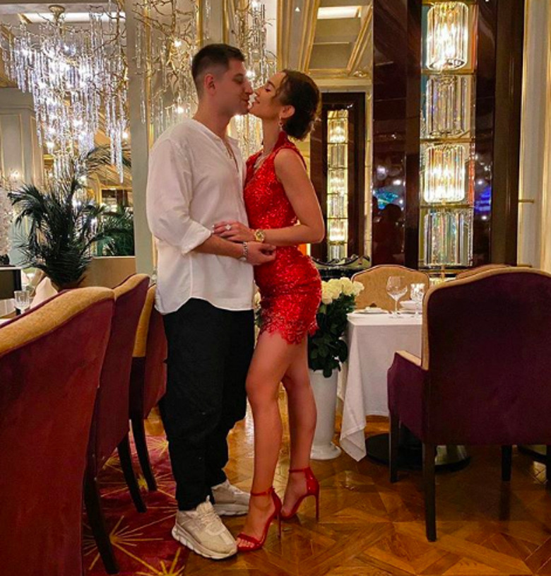 Браслет за 3,5 миллиона рублей: Бузова и Манукян отметили годовщину