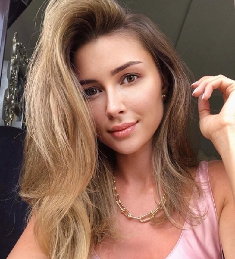 Анна Заворотнюк