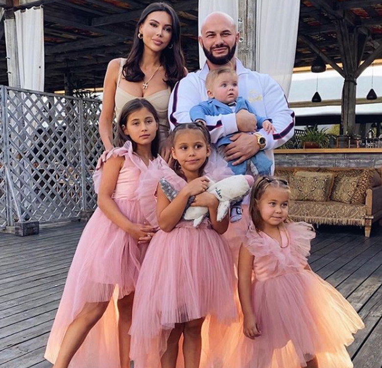 Многие селебритис отправляются на отдых всей семьей