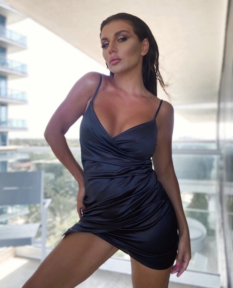 Певица все лето провела с малышкой