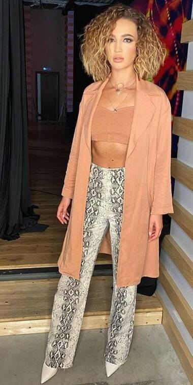 Ольга Бузова: косплей группы «Блестящие» в момент их боевой юности