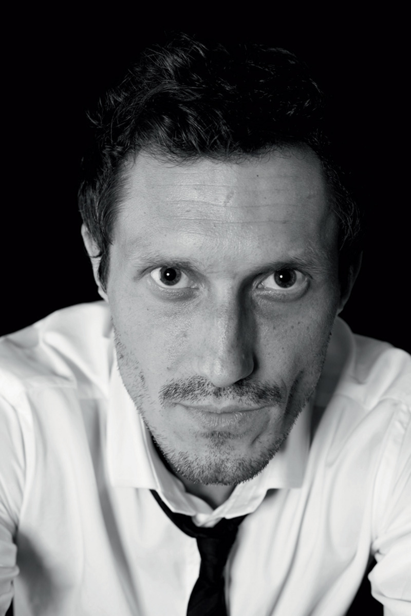 «Мы встретились через десять лет. Она очень изменилась, и теперь уже сильно влюбился я. Но был обманут – и это больно ударило по мне»