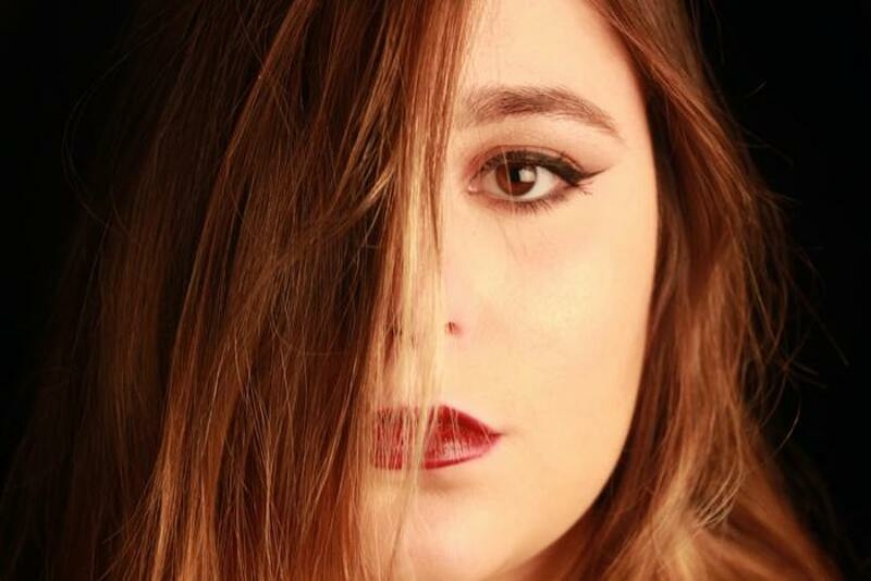 правильное использование подводки может визуально подтянуть кожу