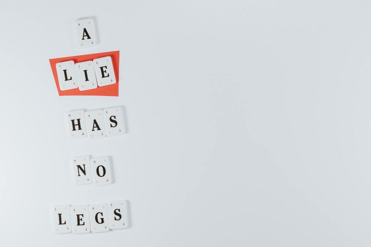 Обман может быть разным