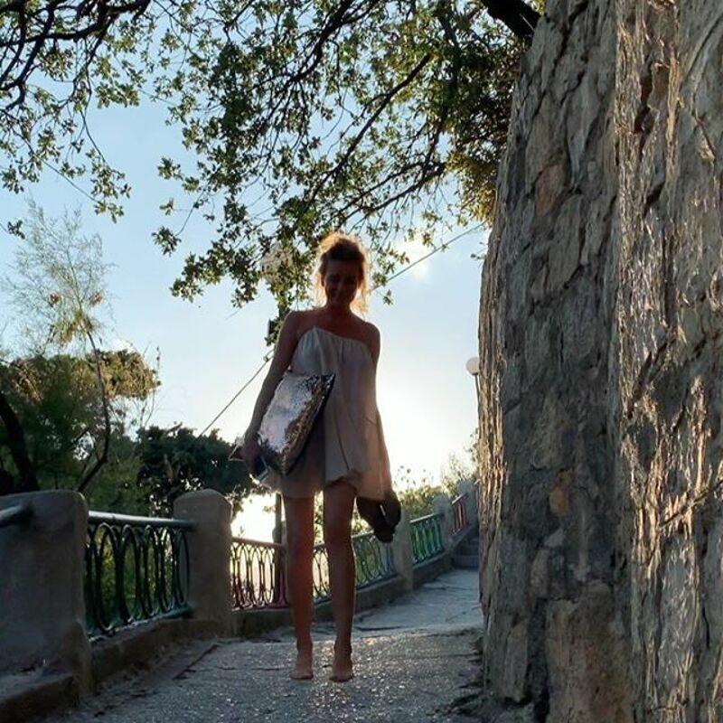 Квартира звезды расположена всего в 15 минутах ходьбы до моря