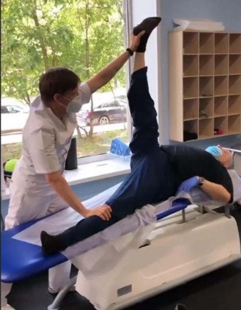 74-летний Петросян похвалился полушпагатом