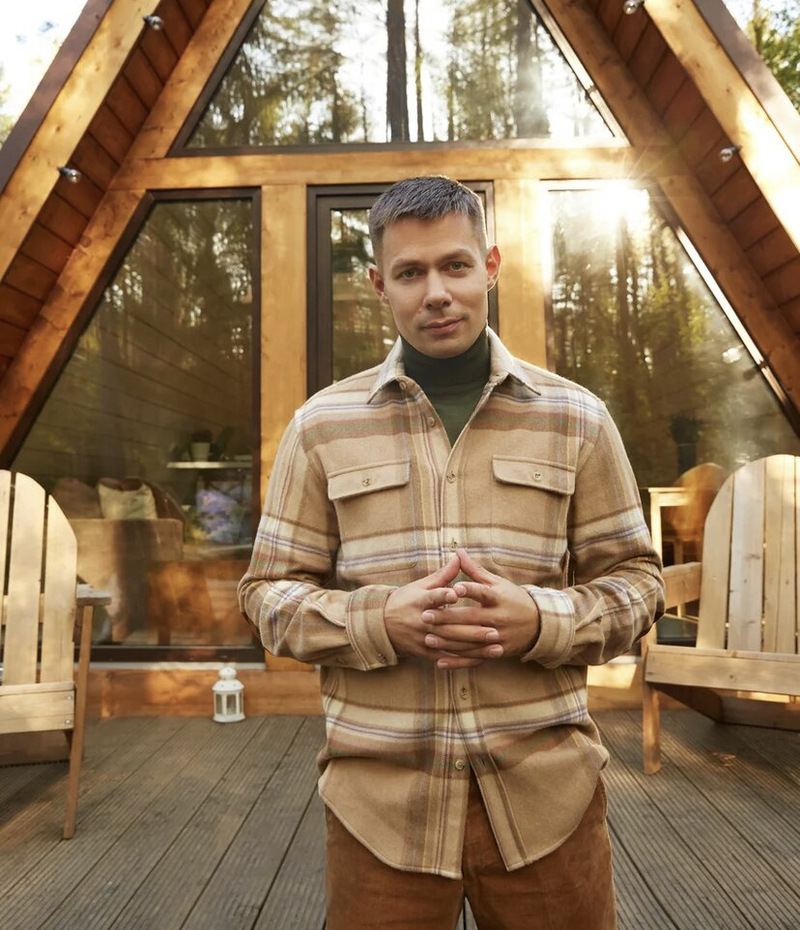 «Если бы мне подарили загородный дом, о котором я мечтаю, я был бы очень рад. (Смеется.) Но я понимаю, что никто мне такой подарок не сделает, мне никогда ничего такого не дарили»