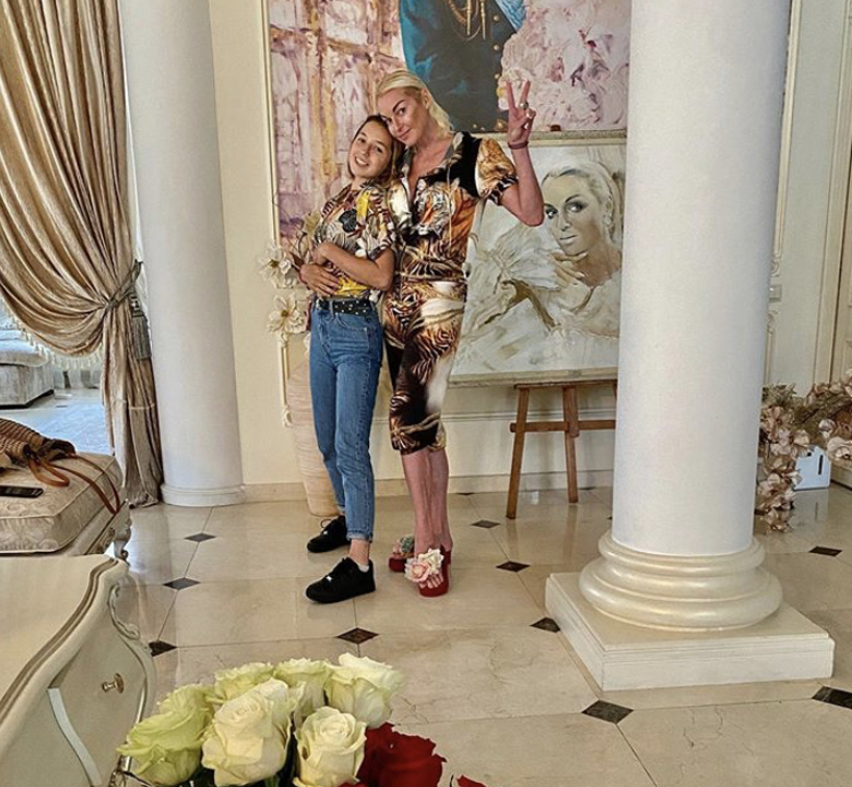 Анастасия Волочкова с дочерью Ариадной