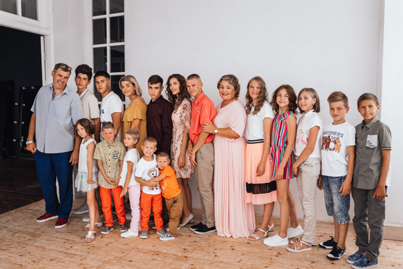 Валентина Красникова является мамой 17 детей, 14 из которых приемные