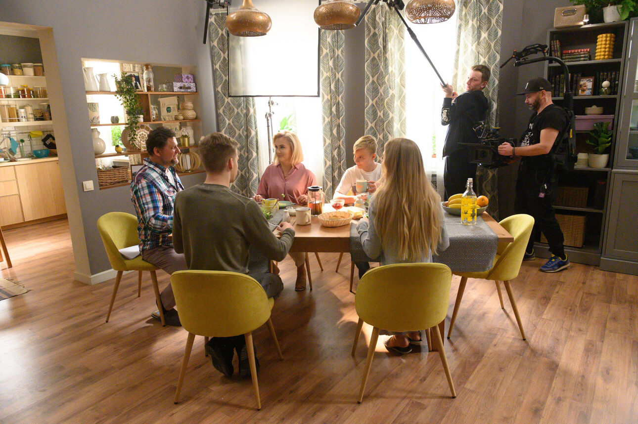 Художники -декораторы возвели практически настоящий дом , в котором живут Соколовы