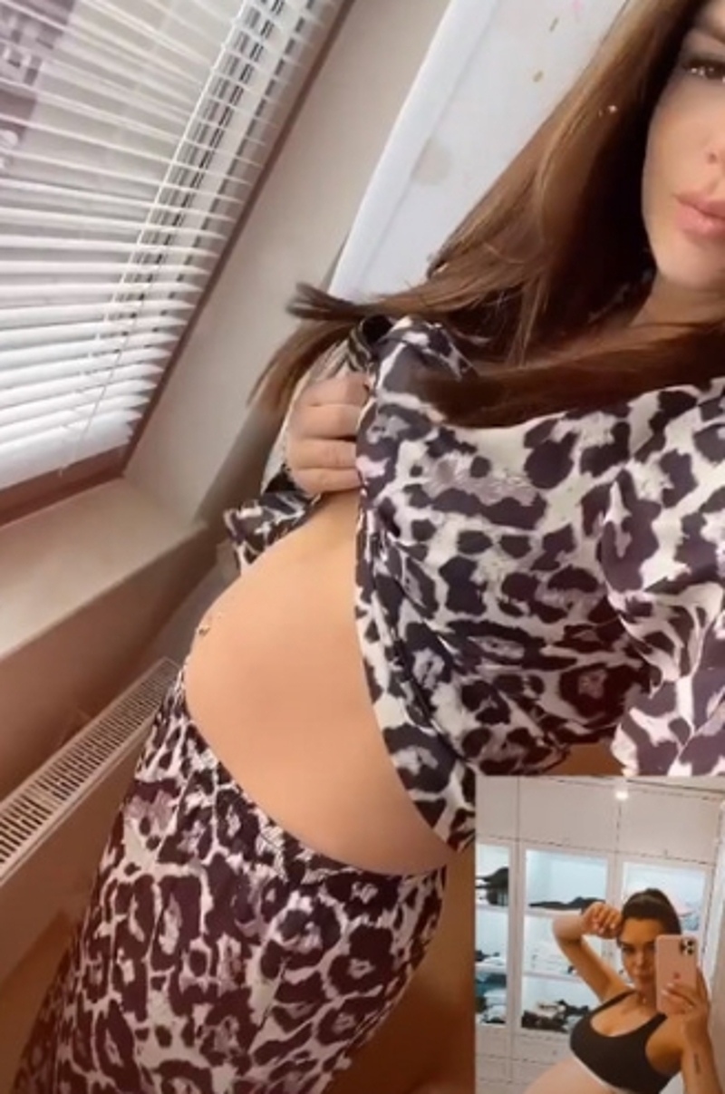 Катя Жужа показала свой послеродовой живот