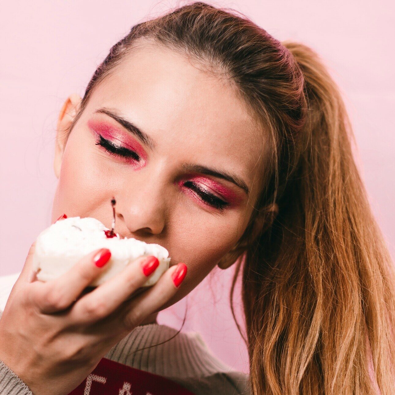 неудачную стрелку легко растушевать тенями