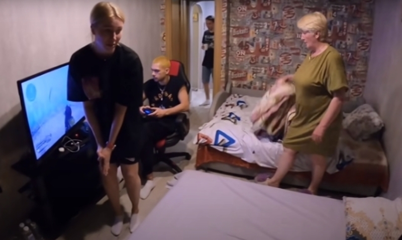 Ивлееву раскритиковали за скромную квартиру матери