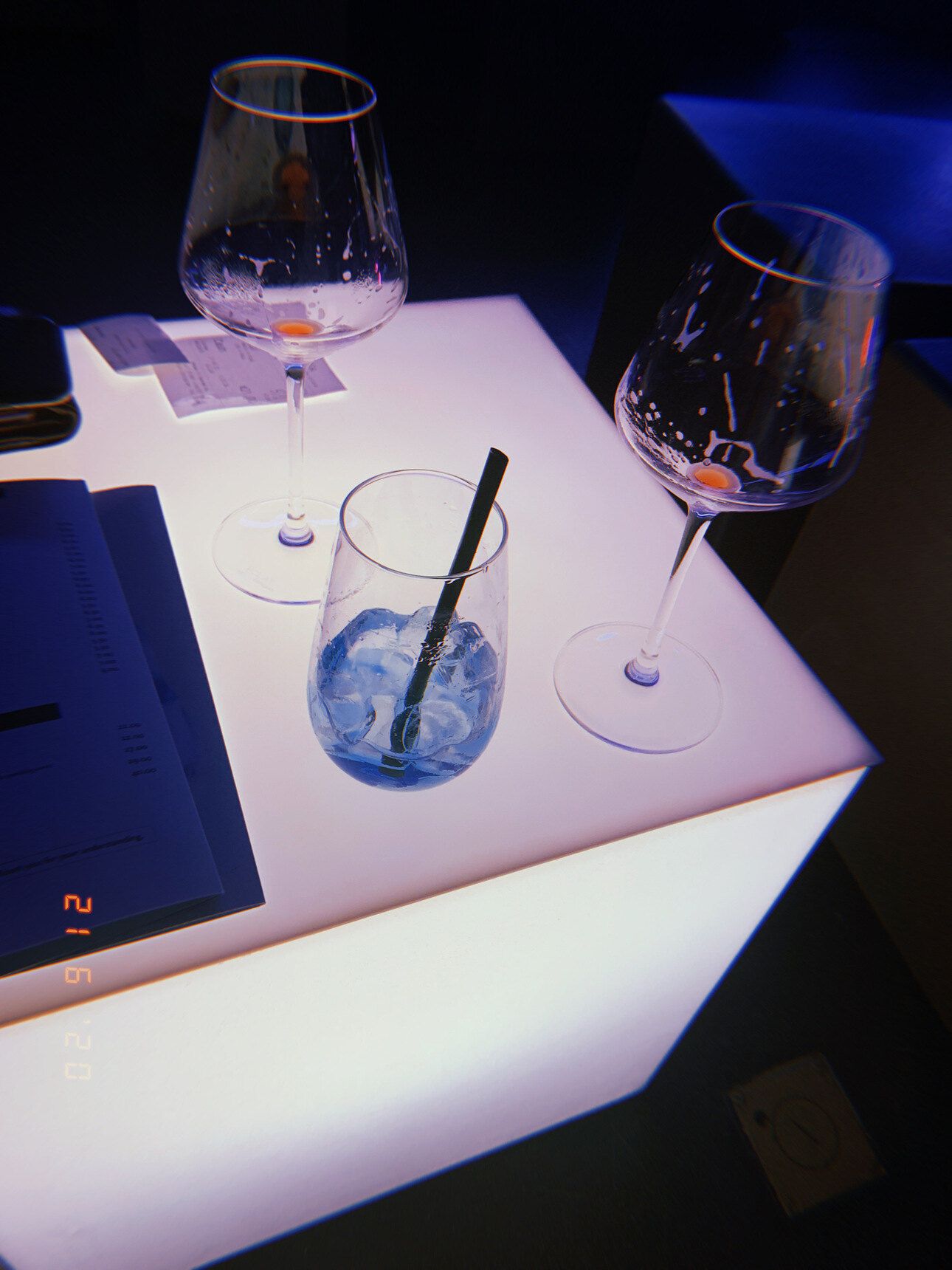 Вечеринка в эти дни заканчивается быстро